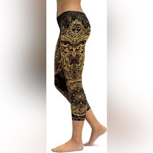GEARBUNCH Golden Ornamental Owl Yoga Crop Capri Leggings SZ M Gold & Black